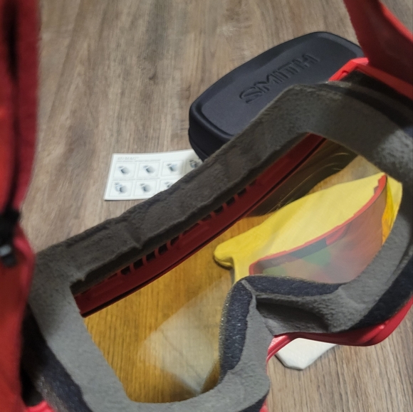 SOLD- Smith 4D MAG Goggles - Picture 5 of 9